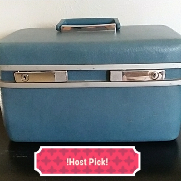 Vintage Handbags - ⭕Last One!⭕Vintage Makeup Train Case- Medium Blue